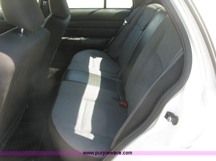 image for item E7929 2010 Ford Crown Victoria Police Interceptor