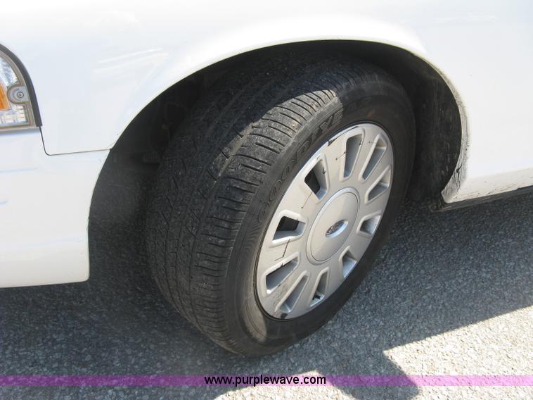 image for item E7929 2010 Ford Crown Victoria Police Interceptor