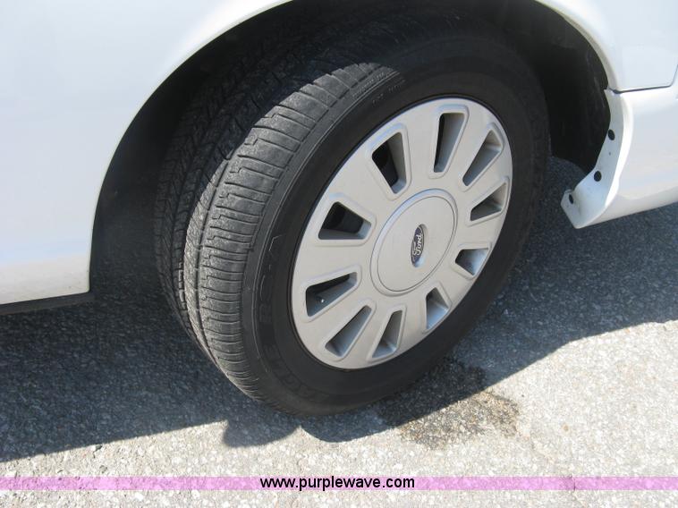 image for item E7929 2010 Ford Crown Victoria Police Interceptor