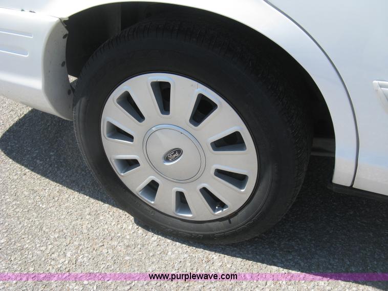 image for item E7929 2010 Ford Crown Victoria Police Interceptor