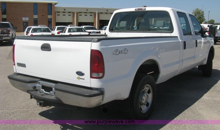 image for item E7930 2006 Ford F250 Super Duty XLT Crew Cab pickup truck