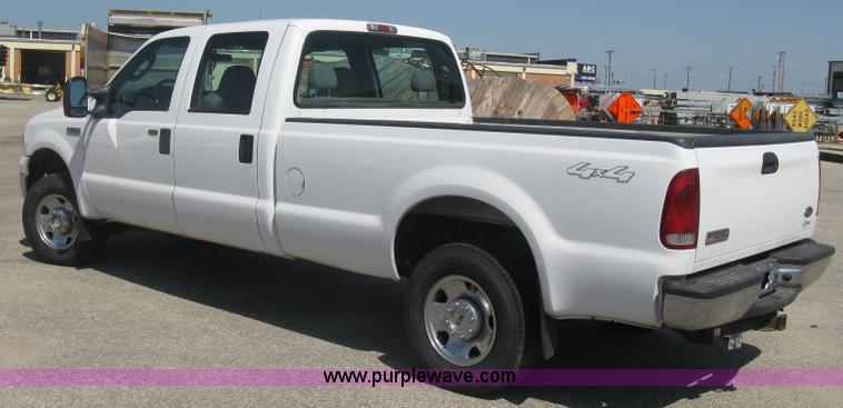 image for item E7930 2006 Ford F250 Super Duty XLT Crew Cab pickup truck