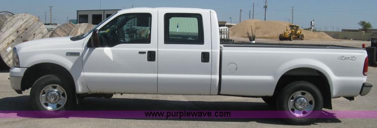 image for item E7930 2006 Ford F250 Super Duty XLT Crew Cab pickup truck