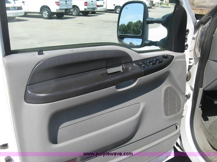 image for item E7930 2006 Ford F250 Super Duty XLT Crew Cab pickup truck