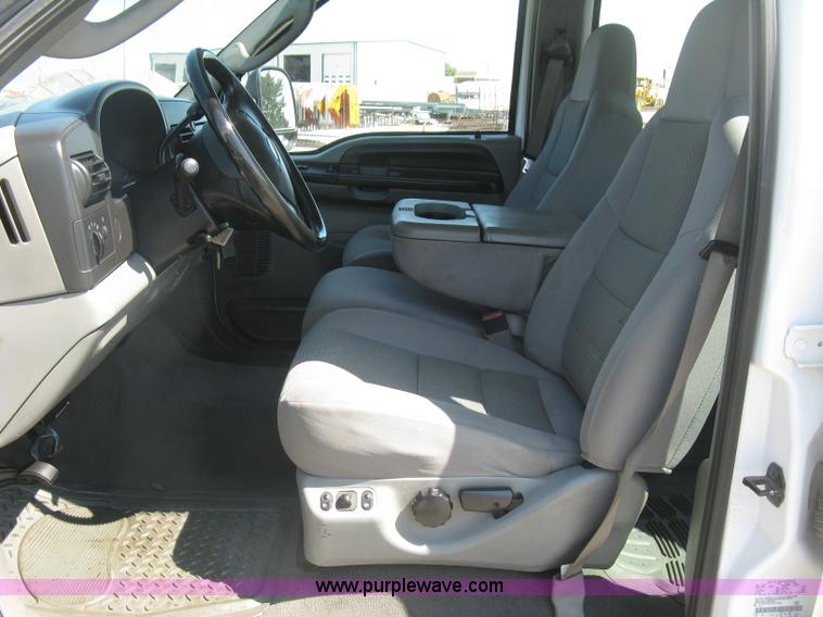 image for item E7930 2006 Ford F250 Super Duty XLT Crew Cab pickup truck