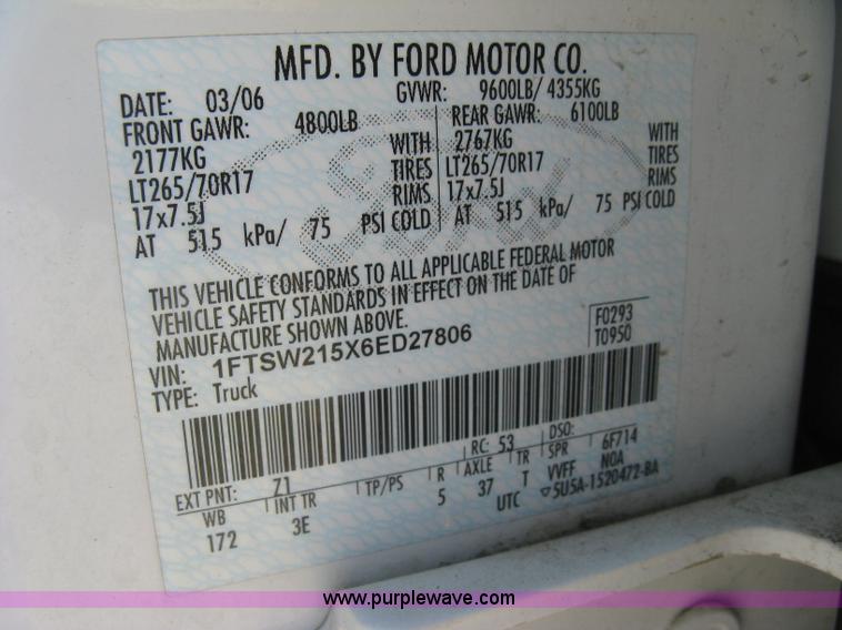 image for item E7930 2006 Ford F250 Super Duty XLT Crew Cab pickup truck