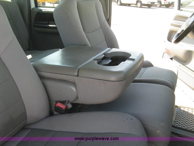 image for item E7930 2006 Ford F250 Super Duty XLT Crew Cab pickup truck