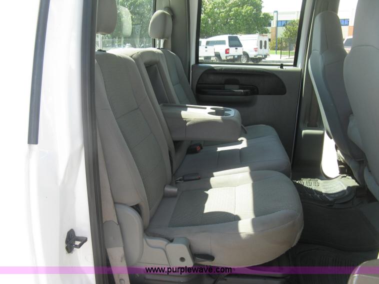 image for item E7930 2006 Ford F250 Super Duty XLT Crew Cab pickup truck