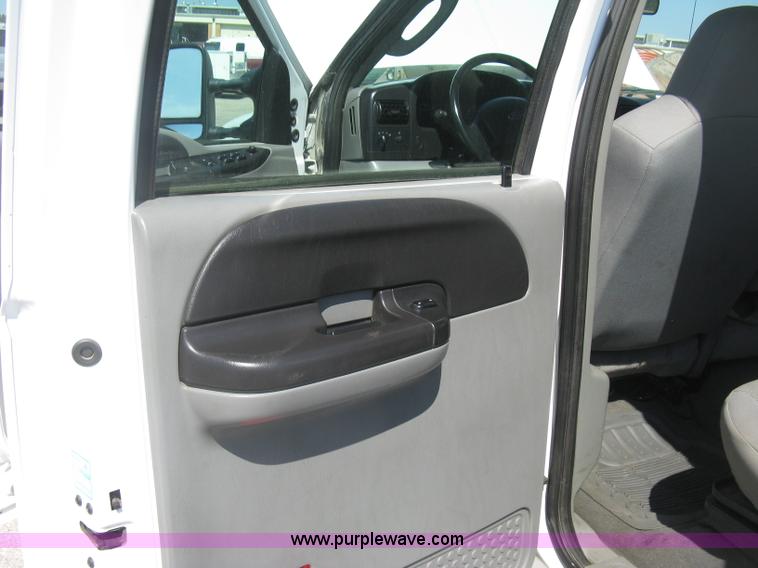 image for item E7930 2006 Ford F250 Super Duty XLT Crew Cab pickup truck