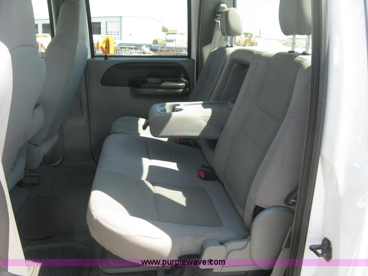 image for item E7930 2006 Ford F250 Super Duty XLT Crew Cab pickup truck