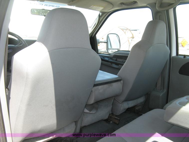 image for item E7930 2006 Ford F250 Super Duty XLT Crew Cab pickup truck