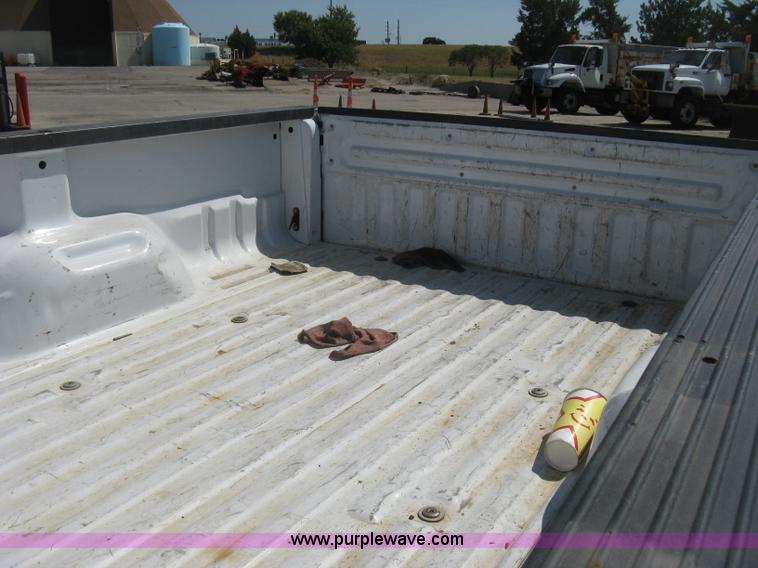 image for item E7930 2006 Ford F250 Super Duty XLT Crew Cab pickup truck