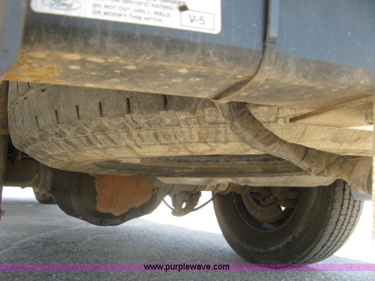 image for item E7930 2006 Ford F250 Super Duty XLT Crew Cab pickup truck