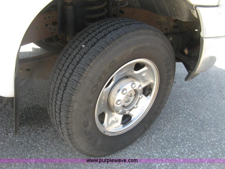 image for item E7930 2006 Ford F250 Super Duty XLT Crew Cab pickup truck