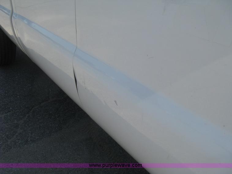 image for item E7930 2006 Ford F250 Super Duty XLT Crew Cab pickup truck