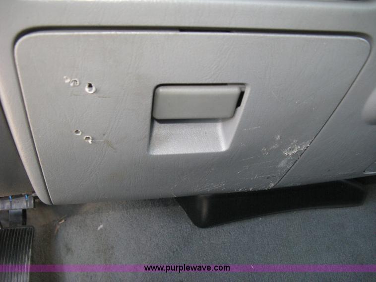 image for item E7930 2006 Ford F250 Super Duty XLT Crew Cab pickup truck