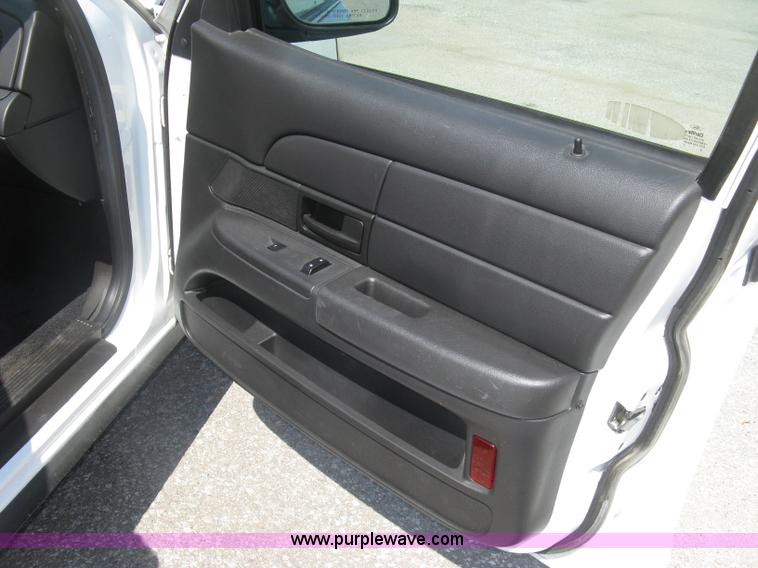 image for item E7932 2011 Ford Crown Victoria Police Interceptor