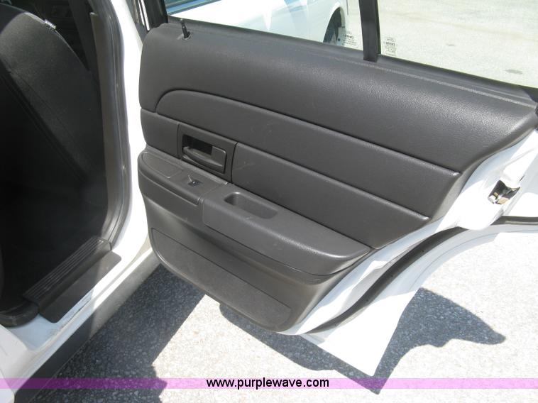 image for item E7932 2011 Ford Crown Victoria Police Interceptor