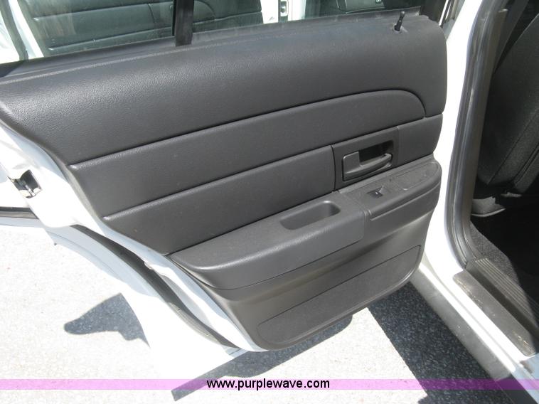 image for item E7932 2011 Ford Crown Victoria Police Interceptor