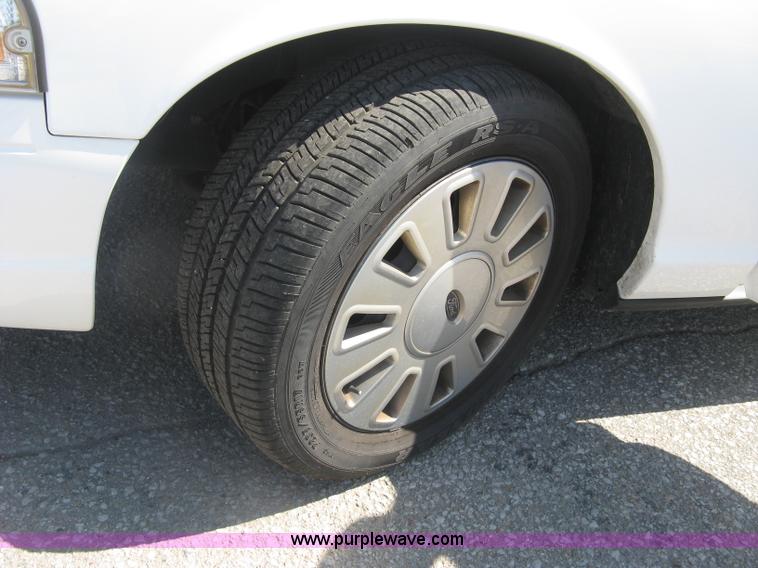 image for item E7932 2011 Ford Crown Victoria Police Interceptor