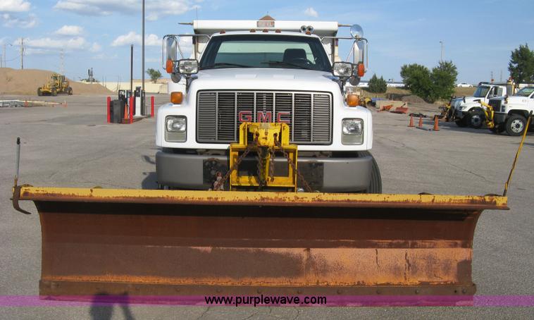 image for item E7938 2001 GMC C7500 dump truck
