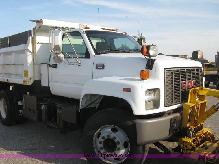 image for item E7938 2001 GMC C7500 dump truck