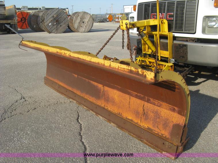 image for item E7938 2001 GMC C7500 dump truck