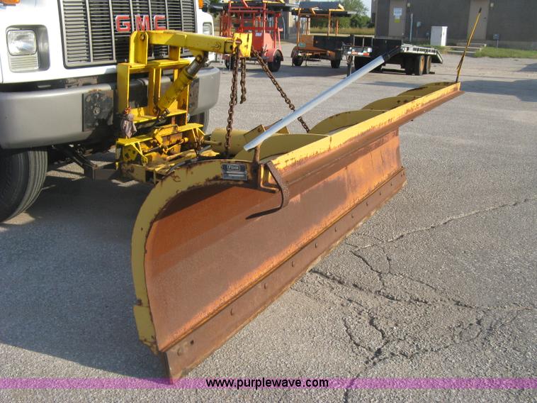 image for item E7938 2001 GMC C7500 dump truck