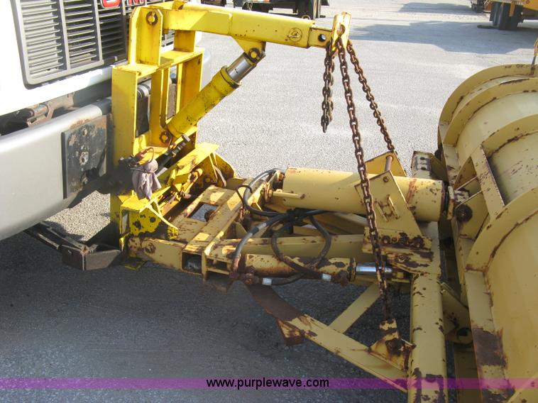 image for item E7938 2001 GMC C7500 dump truck