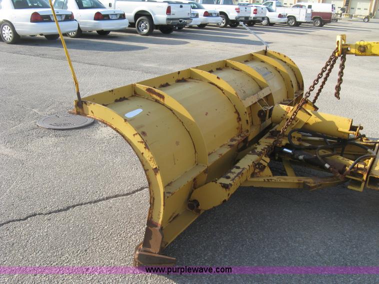 image for item E7938 2001 GMC C7500 dump truck