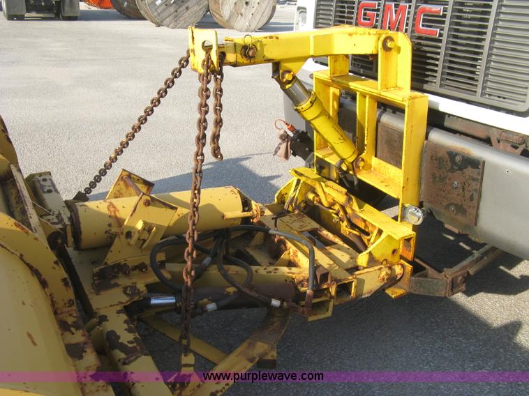 image for item E7938 2001 GMC C7500 dump truck