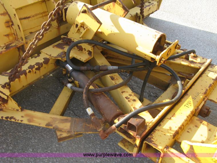 image for item E7938 2001 GMC C7500 dump truck