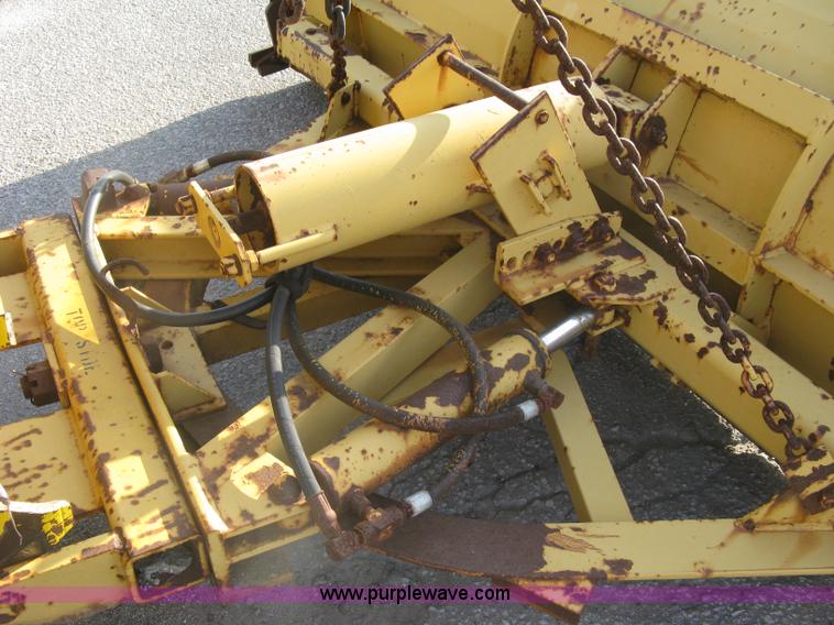 image for item E7938 2001 GMC C7500 dump truck