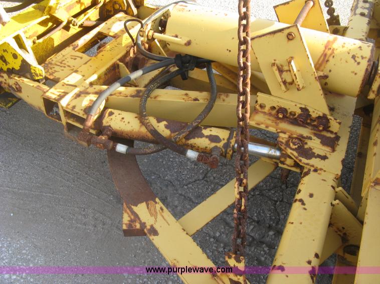 image for item E7938 2001 GMC C7500 dump truck