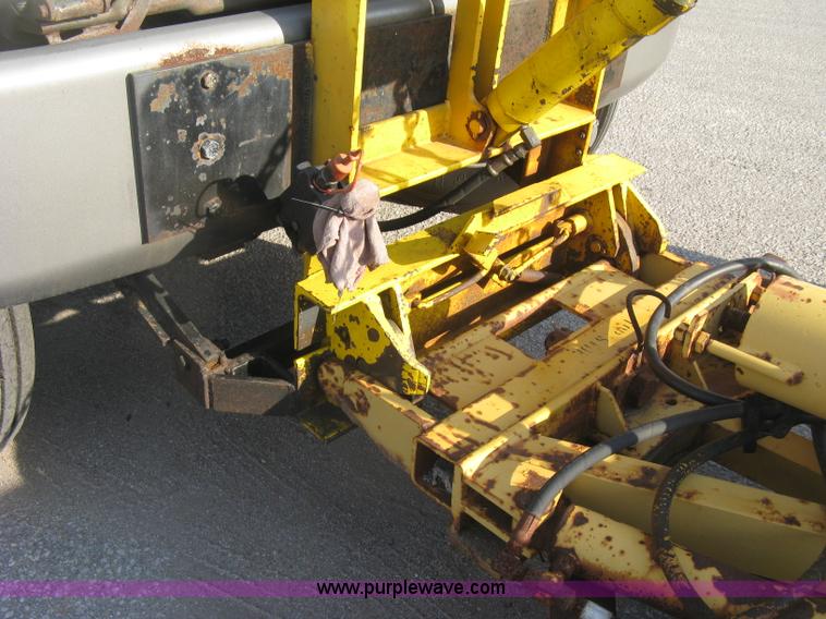 image for item E7938 2001 GMC C7500 dump truck