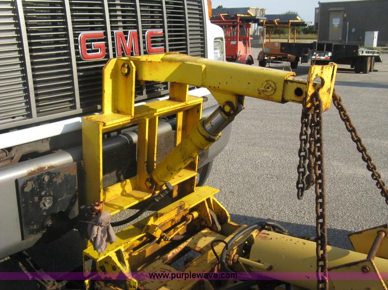 image for item E7938 2001 GMC C7500 dump truck