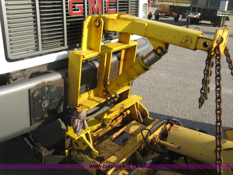 image for item E7938 2001 GMC C7500 dump truck