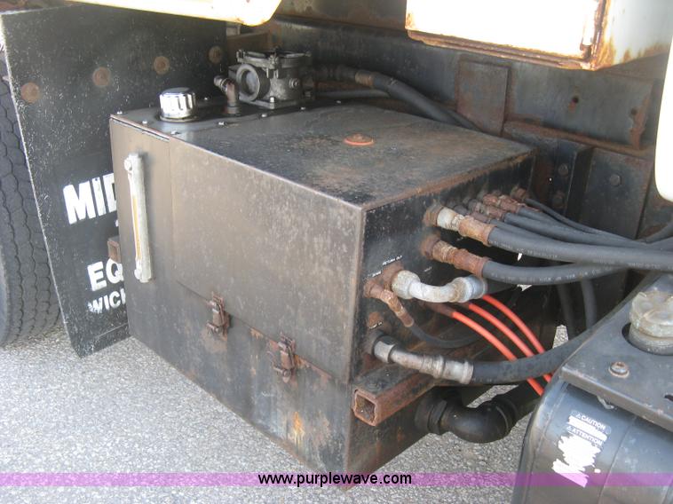 image for item E7938 2001 GMC C7500 dump truck