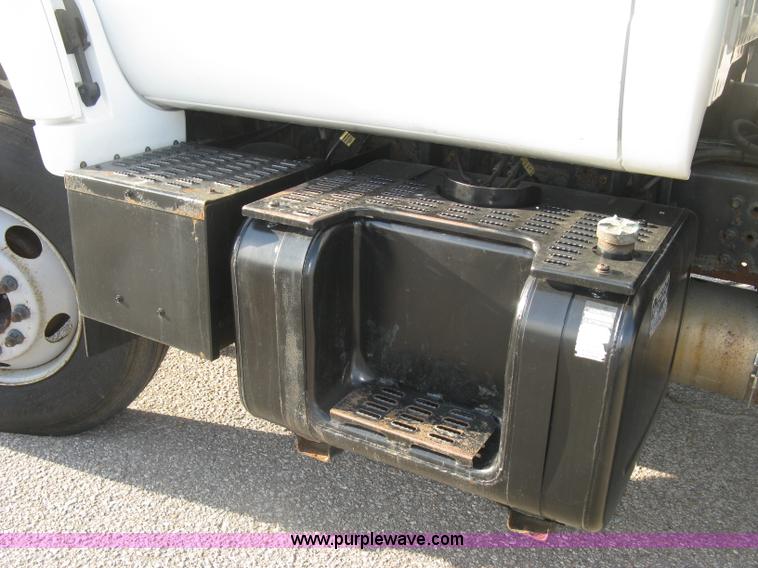 image for item E7938 2001 GMC C7500 dump truck