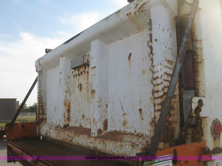 image for item E7938 2001 GMC C7500 dump truck