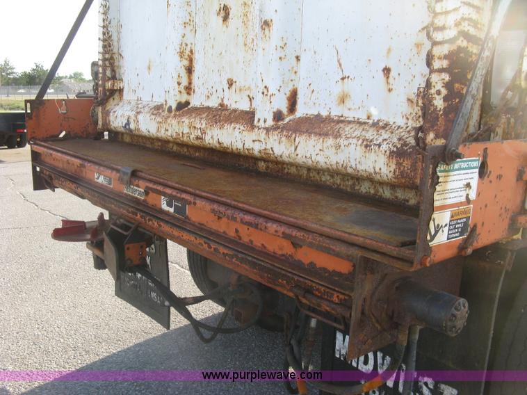 image for item E7938 2001 GMC C7500 dump truck