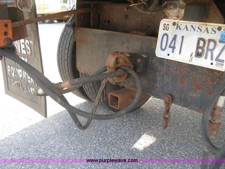 image for item E7938 2001 GMC C7500 dump truck