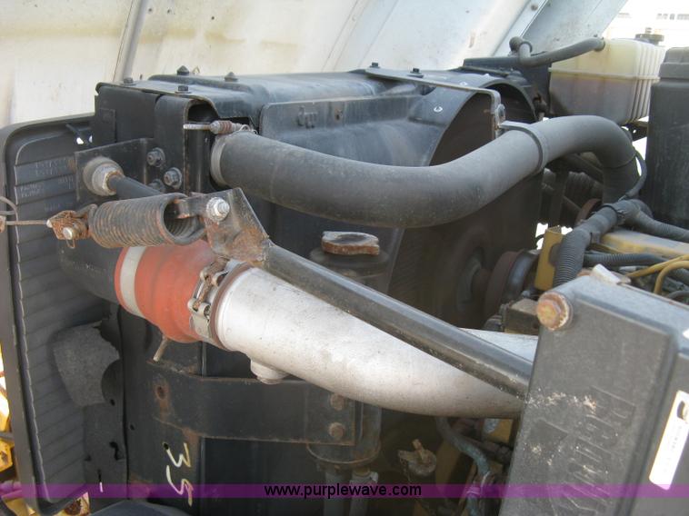 image for item E7938 2001 GMC C7500 dump truck