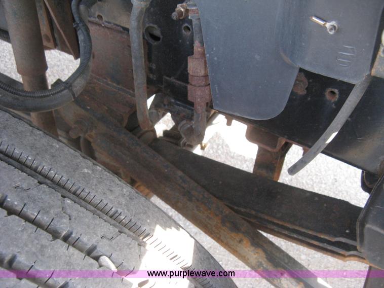 image for item E7938 2001 GMC C7500 dump truck