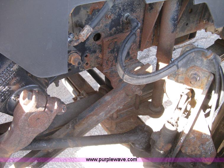 image for item E7938 2001 GMC C7500 dump truck