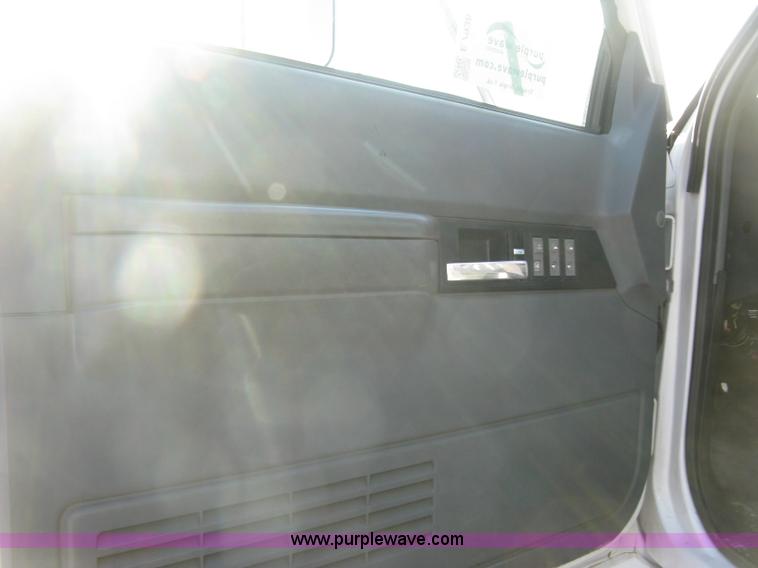 image for item E7938 2001 GMC C7500 dump truck