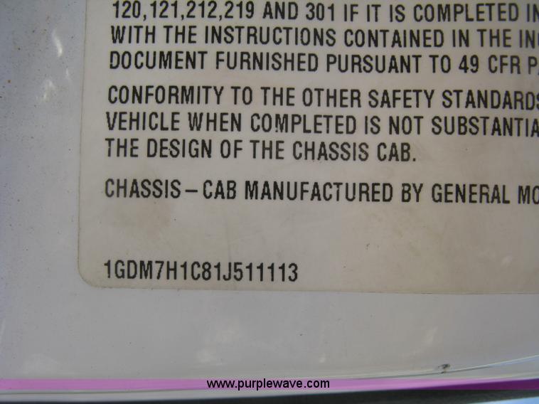 image for item E7938 2001 GMC C7500 dump truck