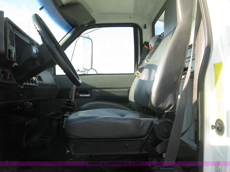 image for item E7938 2001 GMC C7500 dump truck