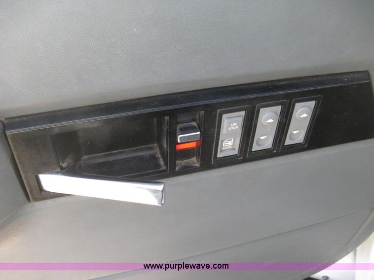 image for item E7938 2001 GMC C7500 dump truck