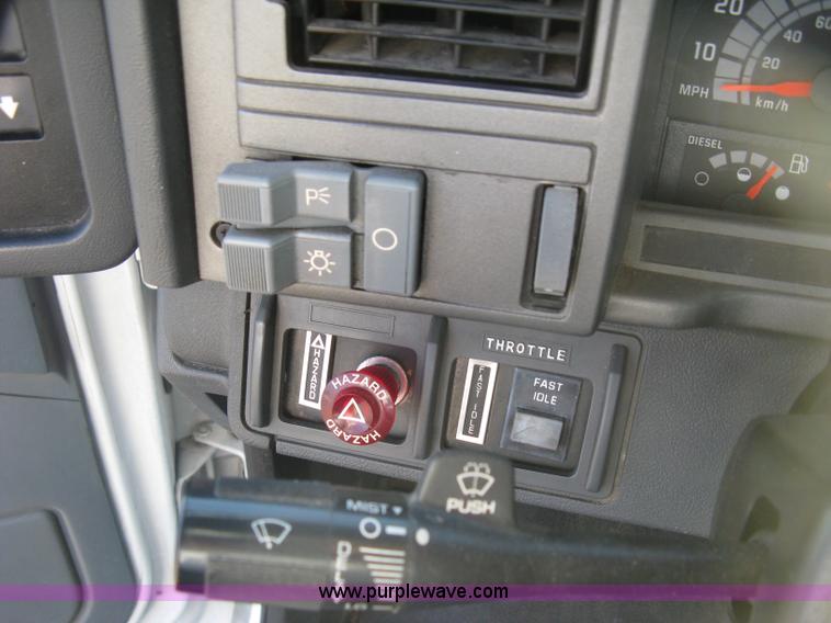 image for item E7938 2001 GMC C7500 dump truck